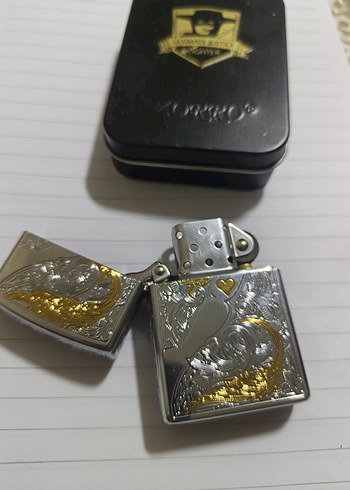 zorro Altın Detaylı İşlemeli Zippo Çakmak - Görsel 4