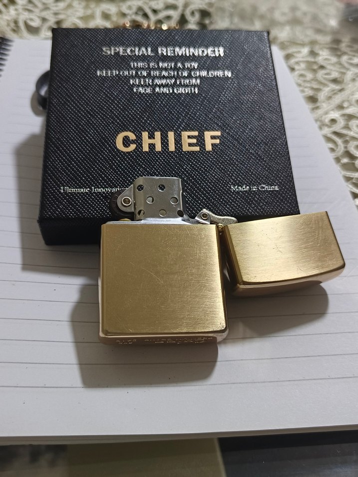 chief Altın Renkli İşlemeli Çakmak - Görsel 2