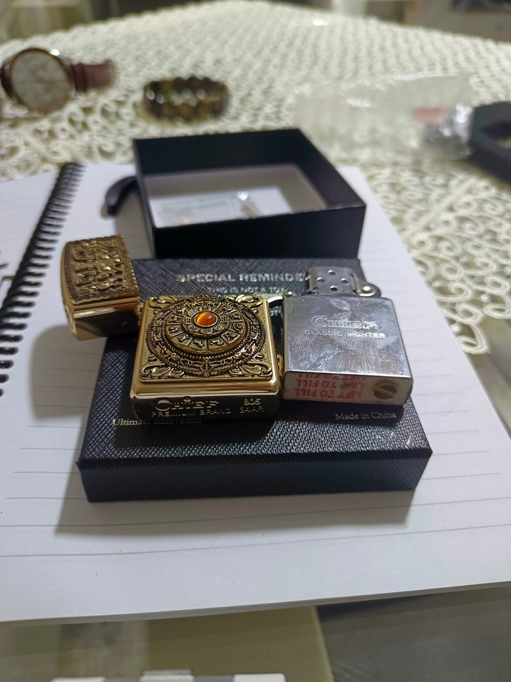 chief Altın Renkli İşlemeli Çakmak - Görsel 3