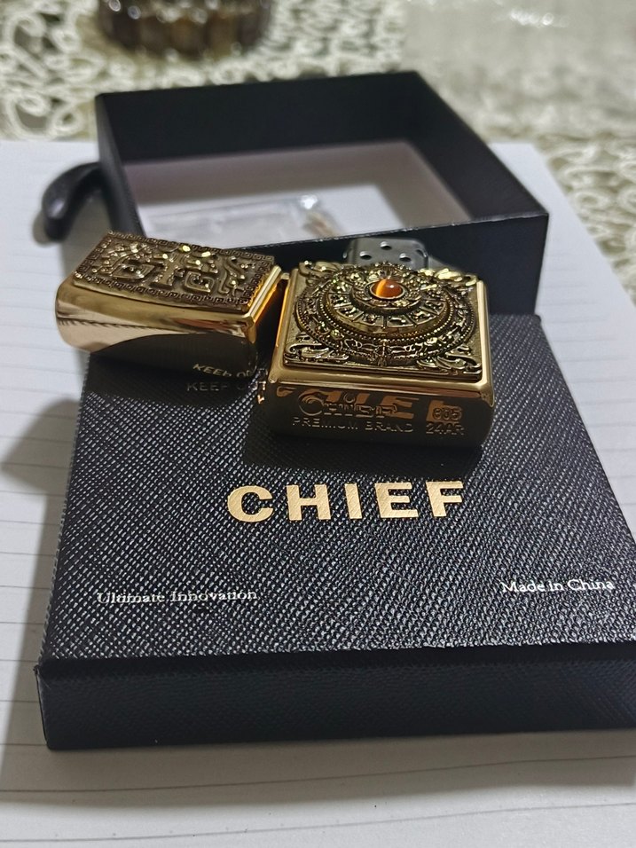 chief Altın Renkli İşlemeli Çakmak - Görsel 4