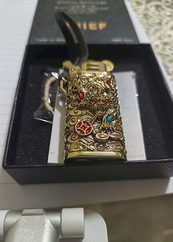 chief Altın Renkli İşlemeli Çakmak - Görsel 3