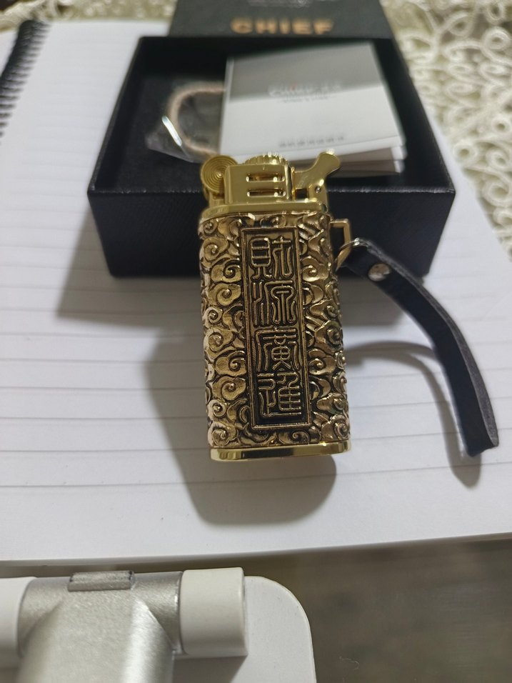 chief Altın Renkli İşlemeli Çakmak - Görsel 4