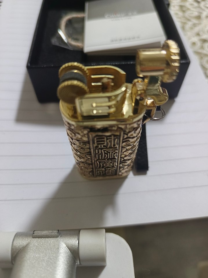 chief Altın Renkli İşlemeli Çakmak - Görsel 2