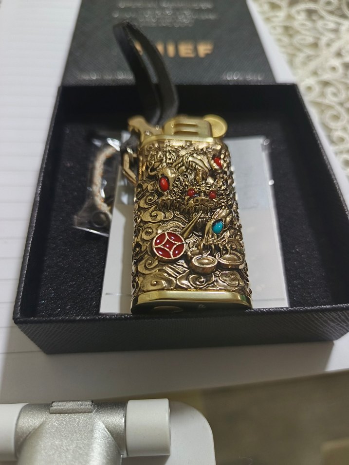 chief Altın Renkli İşlemeli Çakmak - Görsel 3