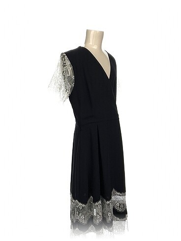 Diğer PreLoved Kısa Elbise %70 İndirimli.