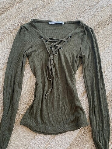 xs Beden haki dekolteli crop onden baglamali bagcikli bluz