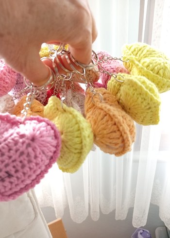 Lütfen açıklamayı okuyun. Renkli Örgü kalp şeklinde Anahtarlık - Görsel 3