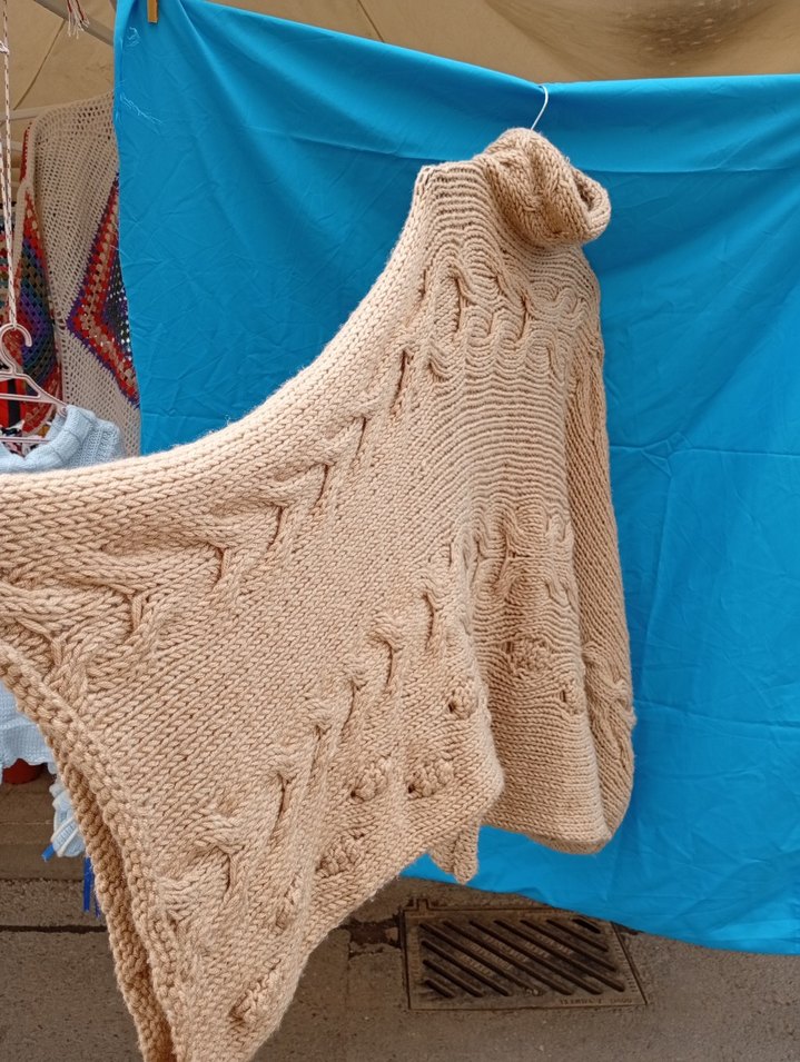 Bej Bohem Uzun Kollu Boğazlı Örgü Panço - Görsel 3