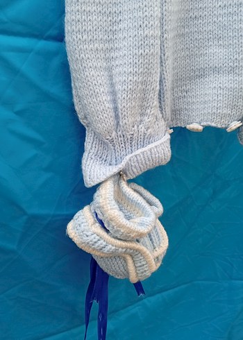 Mavi El Örgüsü Kısa Kollu Erkek bebek tulumu ve patiği. - Görsel 3