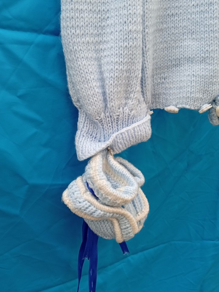 Mavi El Örgüsü Kısa Kollu Erkek bebek tulumu ve patiği. - Görsel 3