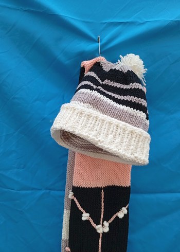 Çocuk Örgü Bere ve Nakışlı Atkı Seti - Görsel 5