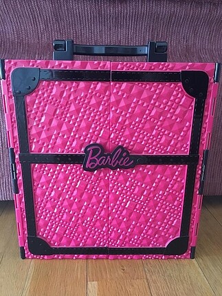 Barbie'nin Elbise Dolabı