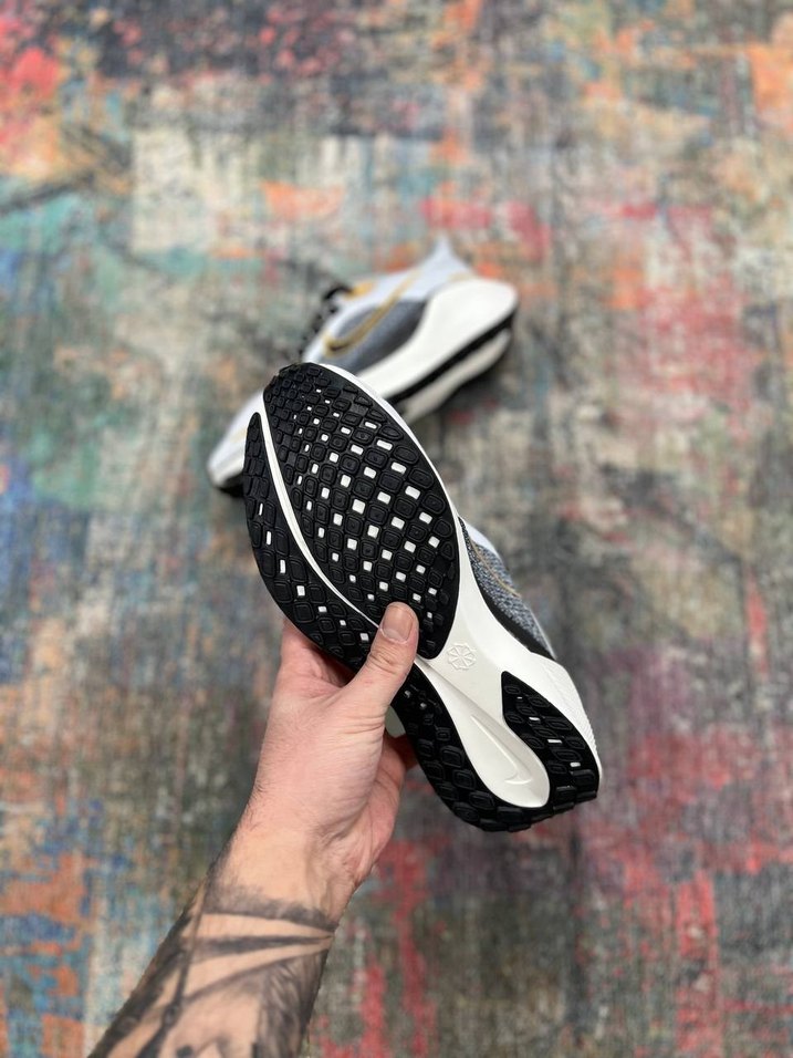 Nike Pegasus Gri Erkek Koşu Ayakkabısı Bağcıklı - Görsel 4