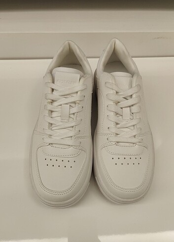 Orijinal pull & Bear 35 numara beyaz sneakers 
