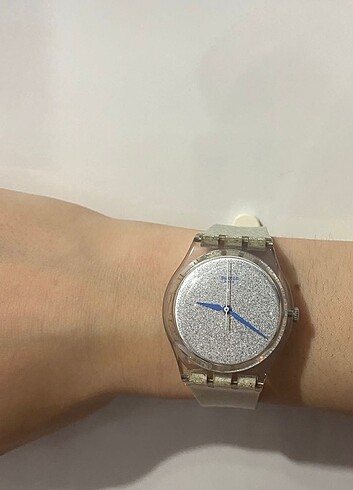 Swatch kadın kol saati.