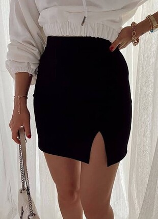 Yırtmaçlı siyah etek