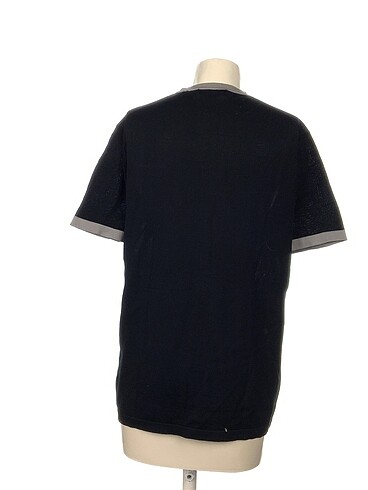 l Beden Karl Lagerfeld T-shirt %70 İndirimli.