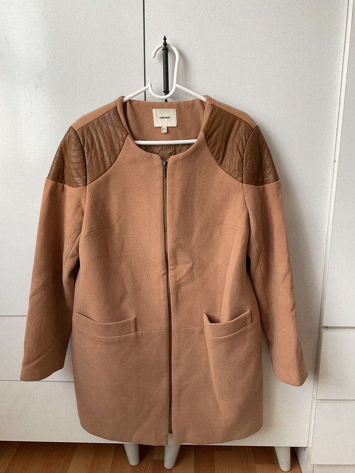 Deri Detaylı Camel Renk Kaban - Görsel 2