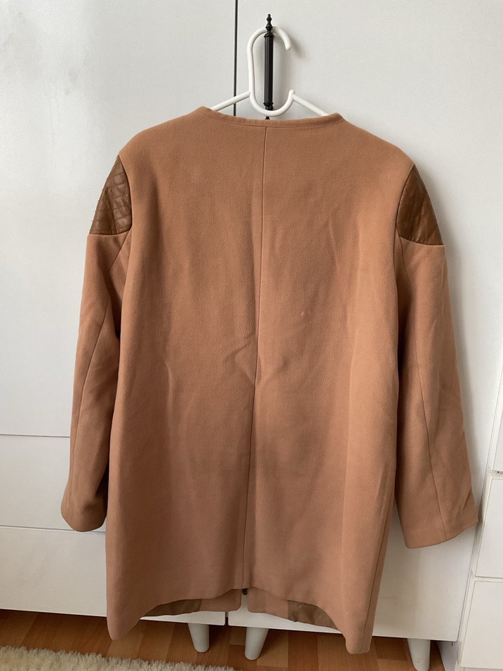 Deri Detaylı Camel Renk Kaban - Görsel 5