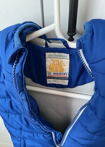 Mavi Kapüşonlu Erkek Çocuk Şişme Mont - Görsel 6