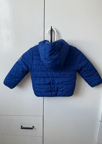 Mavi Kapüşonlu Erkek Çocuk Şişme Mont - Görsel 4