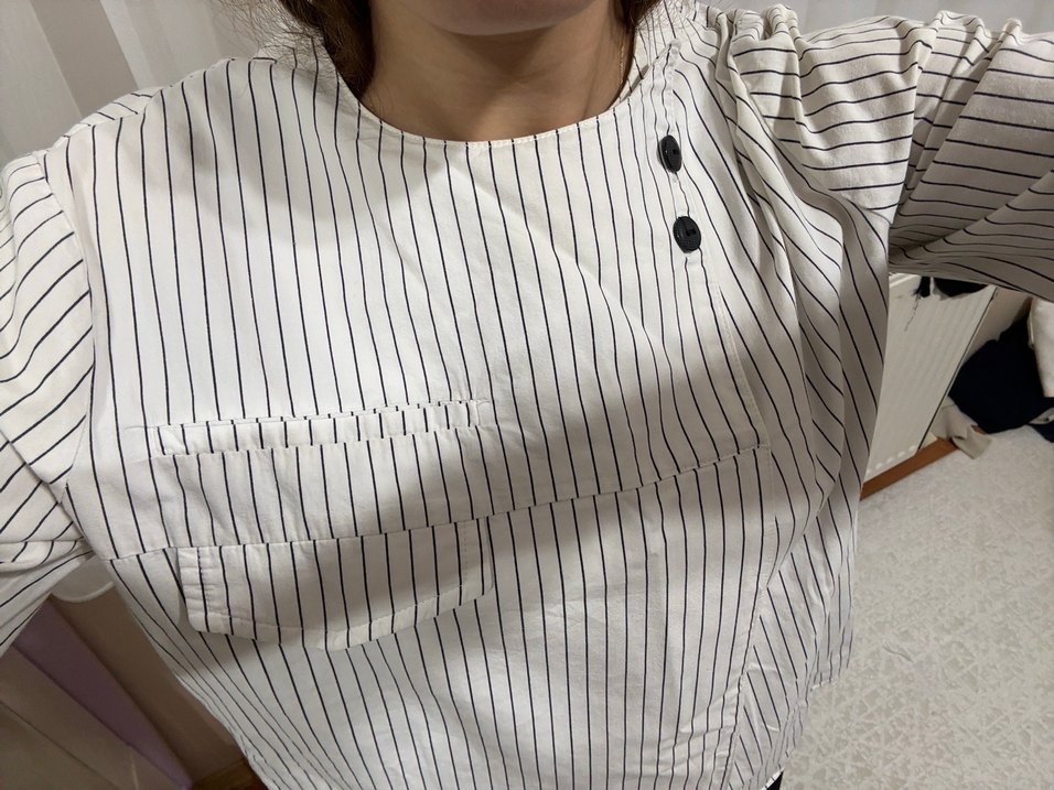 Düğmeli V Yaka Çizgili Kadın Gömlek - Görsel 2