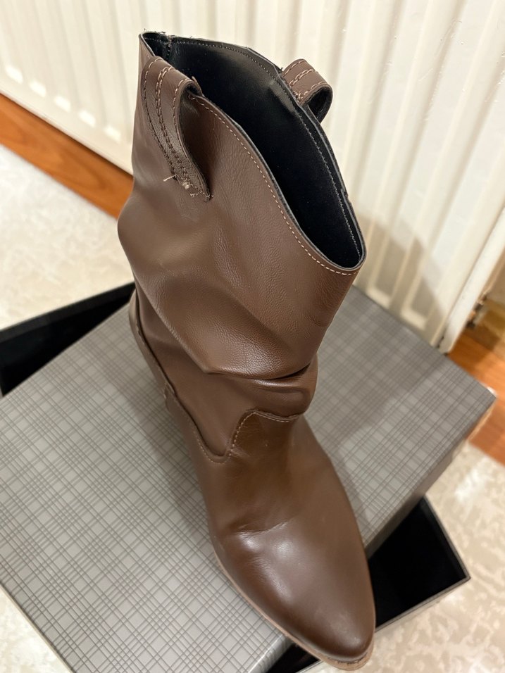 Kahverengi Deri Kadın Bot - Görsel 3