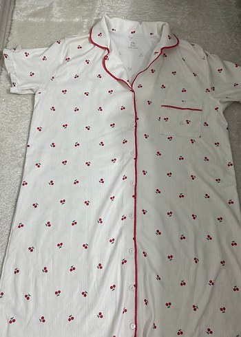Kısa Kollu Kiraz Desenli Beyaz Gecelik - Görsel 2