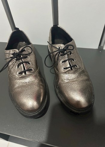 Kadın Gri Deri Metalik Stiletto Ayakkabı