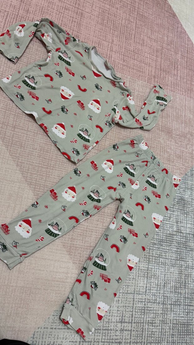 Pembe 4-5yaş
Yeşil yılbaşı pijama takımı 5-6 yaş DeFacto - Görsel 5
