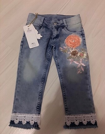 İşlemeli kot pantolon 3 yaş
