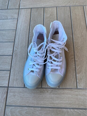 Converse Converse spor ayakkabı orijinaldir.