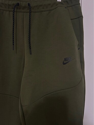 Nike NIKE TECH FLEECE
