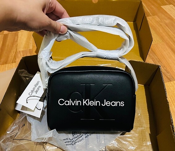 Calvin Klein Siyah Omuz Cantasi