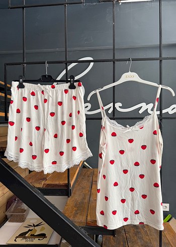 Çilek Baskılı Mini Askılı Pijama Takımı 4 xl beden sıfır