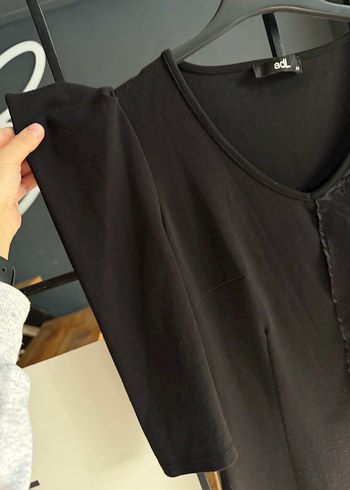 adL Siyah V Yaka Fırfırlı Midi Elbise xs beden - Görsel 6