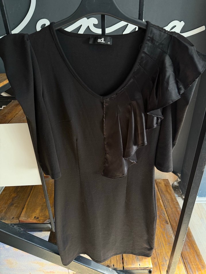 adL Siyah V Yaka Fırfırlı Midi Elbise xs beden - Görsel 5