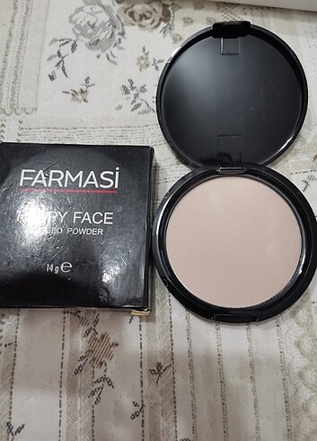 Farmasi pudra 