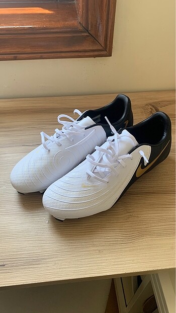 Nike Beyaz Phantom GX 2 Pro Krampon Halı Saha Ayakkabısı
