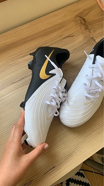 42 Beden Nike Beyaz Phantom GX 2 Pro Krampon Halı Saha Ayakkabısı