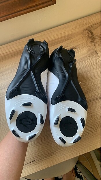42 Beden beyaz Renk Nike Beyaz Phantom GX 2 Pro Krampon Halı Saha Ayakkabısı