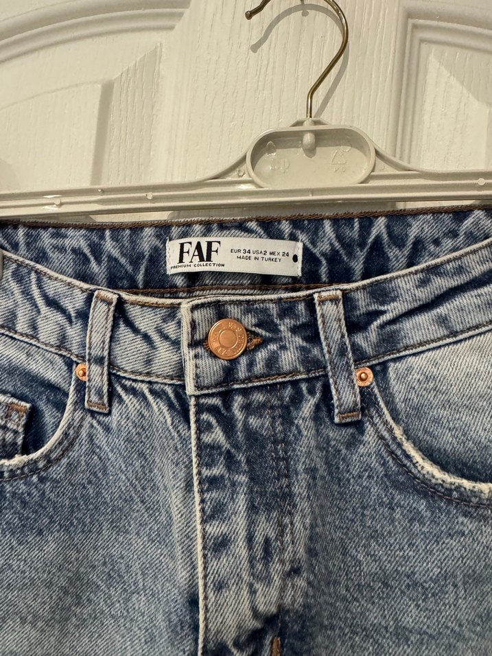 Kadın Mavi Bol Kesim Yırtık Kot Pantolon - Görsel 3