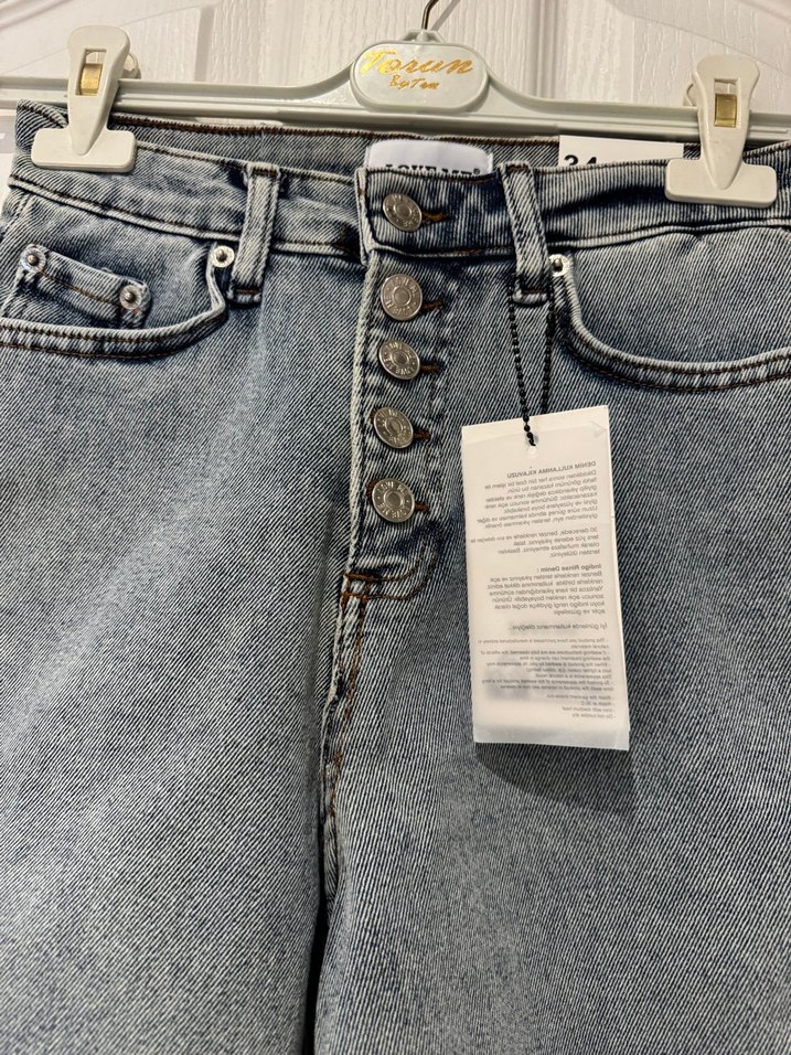 Düğmeli Gri Kadın Mini Kot Şort - Görsel 3