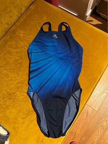 Yüzücü mayosu Adidas