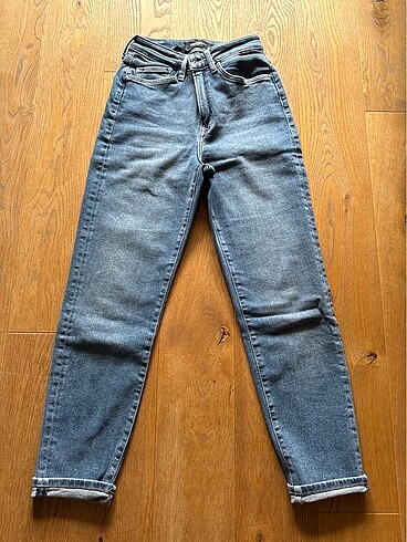 Mom jeans