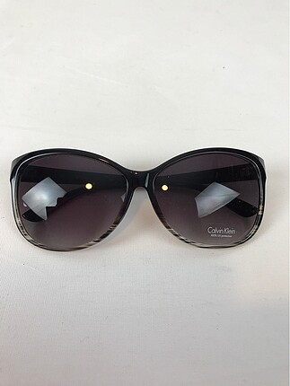 Calvin Klein Şık güneş gözlüğü