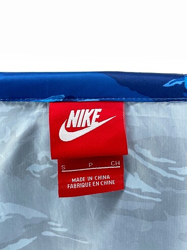 s Beden çeşitli Renk Nike Yağmurluk %70 İndirimli.