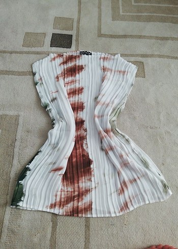 Beyaz Tie-Dye Piliseli Straplez bluz