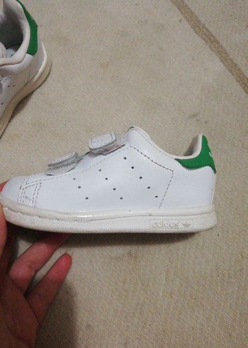 21 Beden Spor ayakkabı 21 no adidas orjinaldır