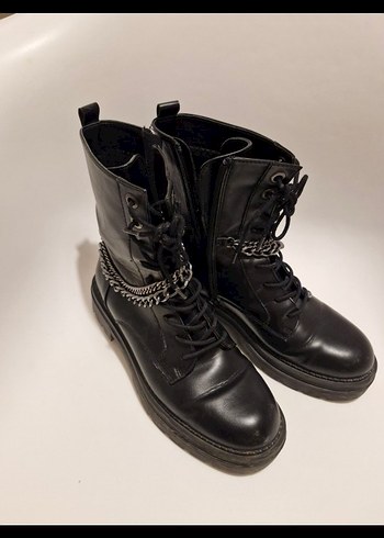 Zincir Detaylı Siyah Deri Goth Botlar - Görsel 3